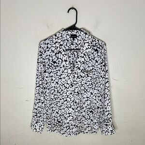 Who What Wear Black and White Patterned Button Down Shirt Size Large